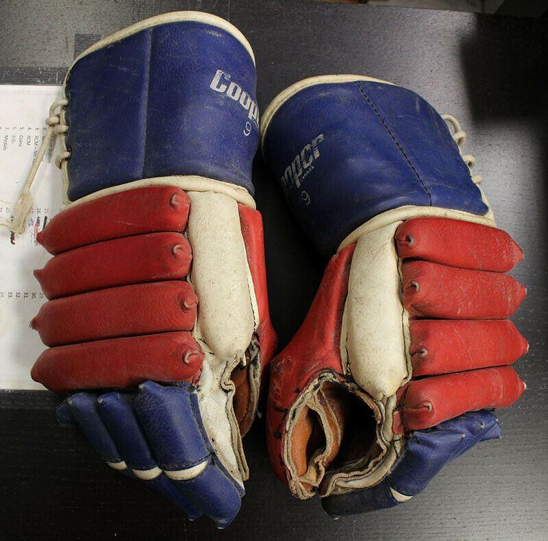 Vintage Cooper Canada 9 Hockey Gloves