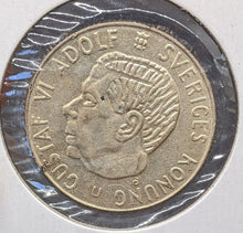 Load image into Gallery viewer, 1961 U Sweden Silver 1 Kronor Coin

