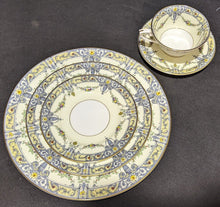 Load image into Gallery viewer, ROYAL WORCESTER Bone China 5 Piece Dinnerware Set For 8 - Marquis Pattern
