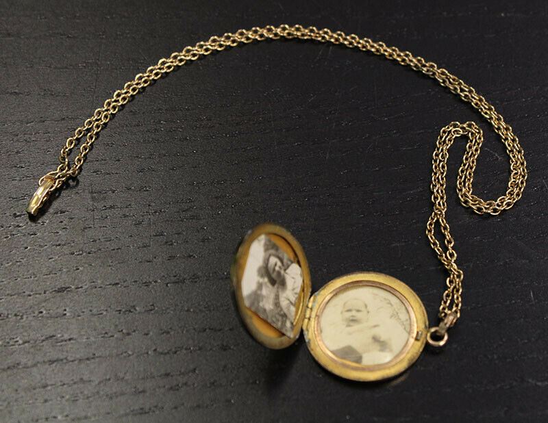 Antique Gold Tone Necklace & Locket
