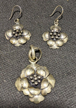 Load image into Gallery viewer, 950 Silver Floral Dangle Drop Earrings &amp; Pendant Set
