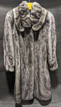 Load image into Gallery viewer, Beautiful Vintage American Legend Blue Iris Mink Fur 3/4 Length Jacket
