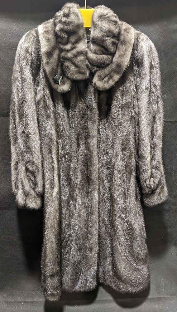 Beautiful Vintage American Legend Blue Iris Mink Fur 3/4 Length Jacket
