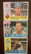 Load image into Gallery viewer, 1960 Topps baseball cards Mclish, Mejias, Moon Lot of 3
