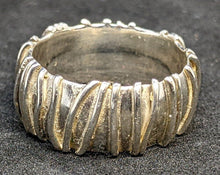 Load image into Gallery viewer, Sterling Silver Fully Ribbed Fashion Band / Ring - Size 6

