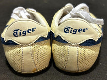 Load image into Gallery viewer, Onitsuka Tiger Asics Running Shoes Size US 6
