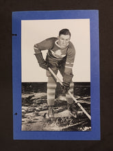 Load image into Gallery viewer, 1934-43 Group I Nick Metz Toronto Maple Leafs Beehive
