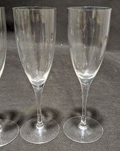 Load image into Gallery viewer, 4 Simple / Elegant Champagne Flute Glasses
