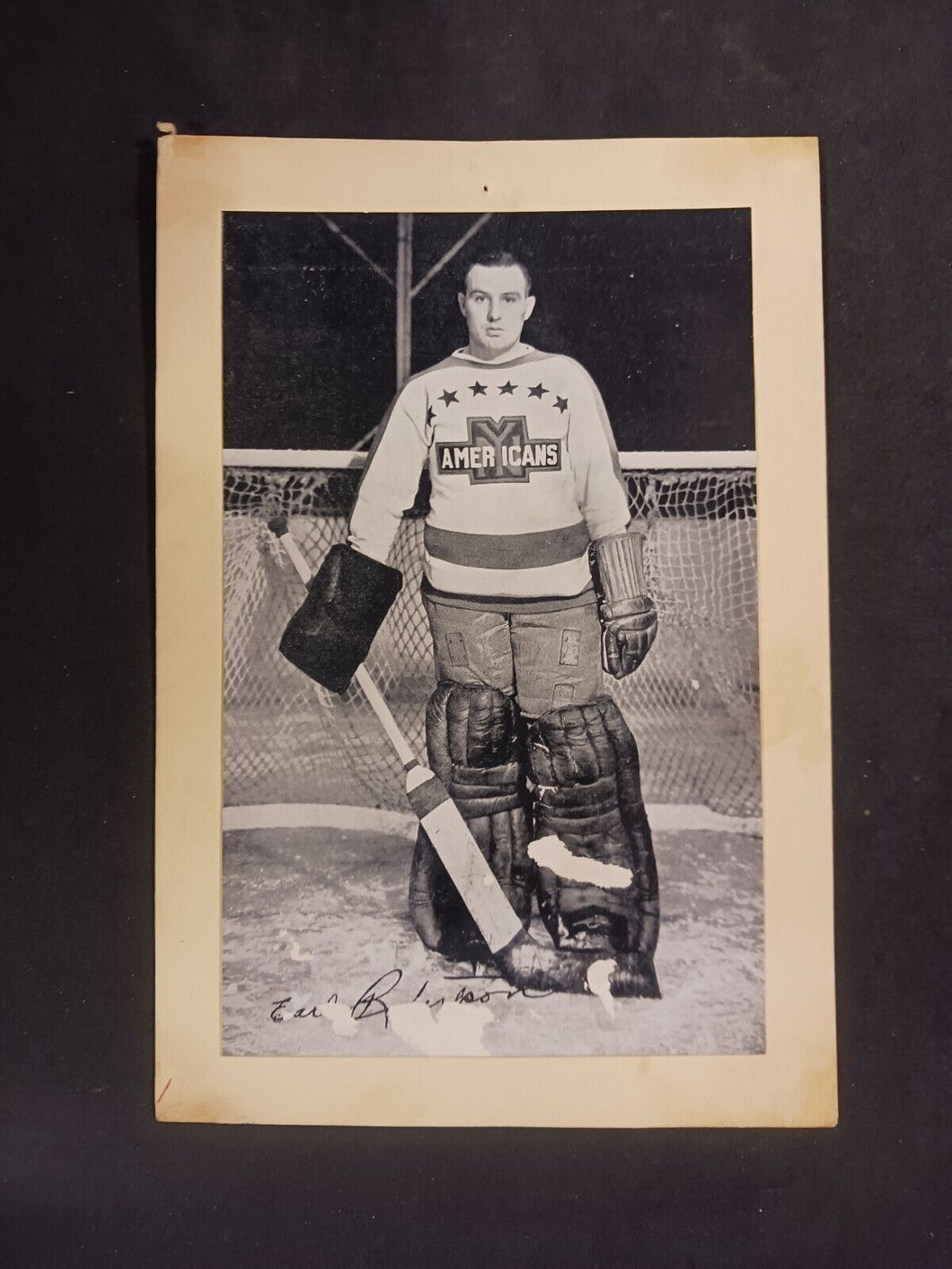 1934-43 Group I Beehives Earl Robertson #1 New York Americans Raw 2-3
