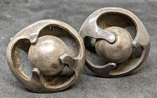 Load image into Gallery viewer, SIGI PINEAD - Taxco - Sterling Silver - Mexico - Modernist Cuff Links
