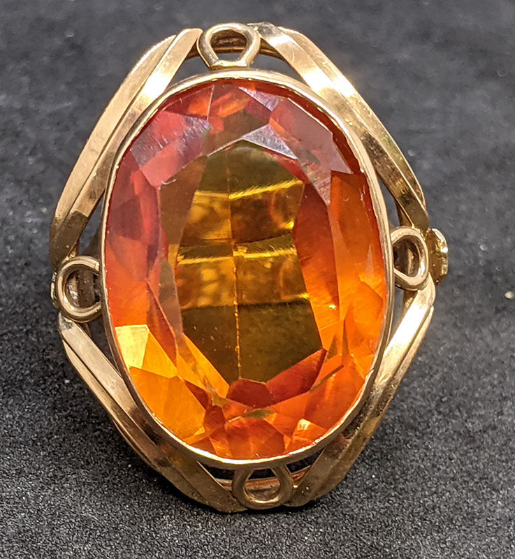 Large 14 Kt Yellow Gold Oval Orange Stone Ring - Size 8