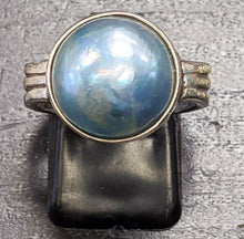 Load image into Gallery viewer, Sterling Silver &amp; Shell Bead Fashion Ring - Size 7 1/2
