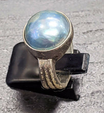 Load image into Gallery viewer, Sterling Silver &amp; Shell Bead Fashion Ring - Size 7 1/2
