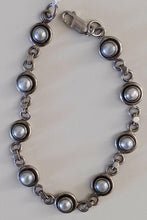 Load image into Gallery viewer, Sterling Silver &amp; Cream Bead Bracelet - 7 1/4&quot;
