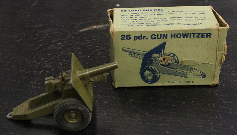 W Britains LTD 25 pdr Gun Howitzer Toy in Vintage Box No. 2026 Made in England
