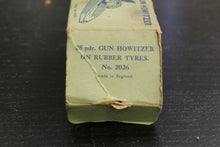 Load image into Gallery viewer, W Britains LTD 25 pdr Gun Howitzer Toy in Vintage Box No. 2026 Made in England
