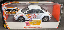 Load image into Gallery viewer, 1999 Volkswagen Beetle Drew Carey Show 1:18 Diecast Matchbox Collectibles
