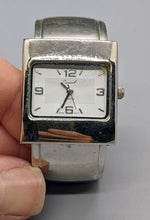 Load image into Gallery viewer, OSIROCK Fashion Bangle Watch -  Silver Tone Bracelet
