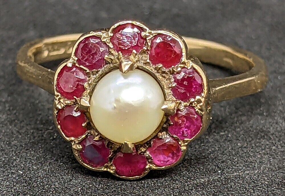 Vintage 9 Kt Yellow Gold Garnet & Pearl Flower Ring - Size 7.5
