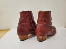 Load image into Gallery viewer, Vintage Red Leather Heeled Men&#39;s Boots Size 10
