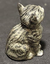 Load image into Gallery viewer, Vintage Beswick Grey Cat Figurine - # 1886
