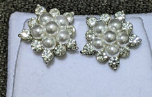 Load image into Gallery viewer, Pretty Clear Rhinestone &amp; White Bead Flower Shaped Clip On Earrings
