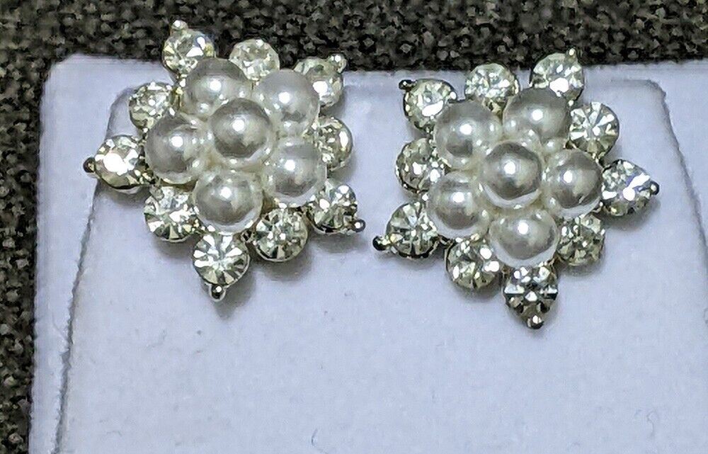 Pretty Clear Rhinestone & White Bead Flower Shaped Clip On Earrings
