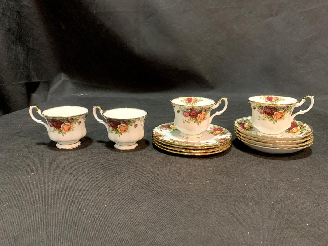 1962 Royal Albert - Old Country Roses, Trio, Cup and Saucer Set x 4