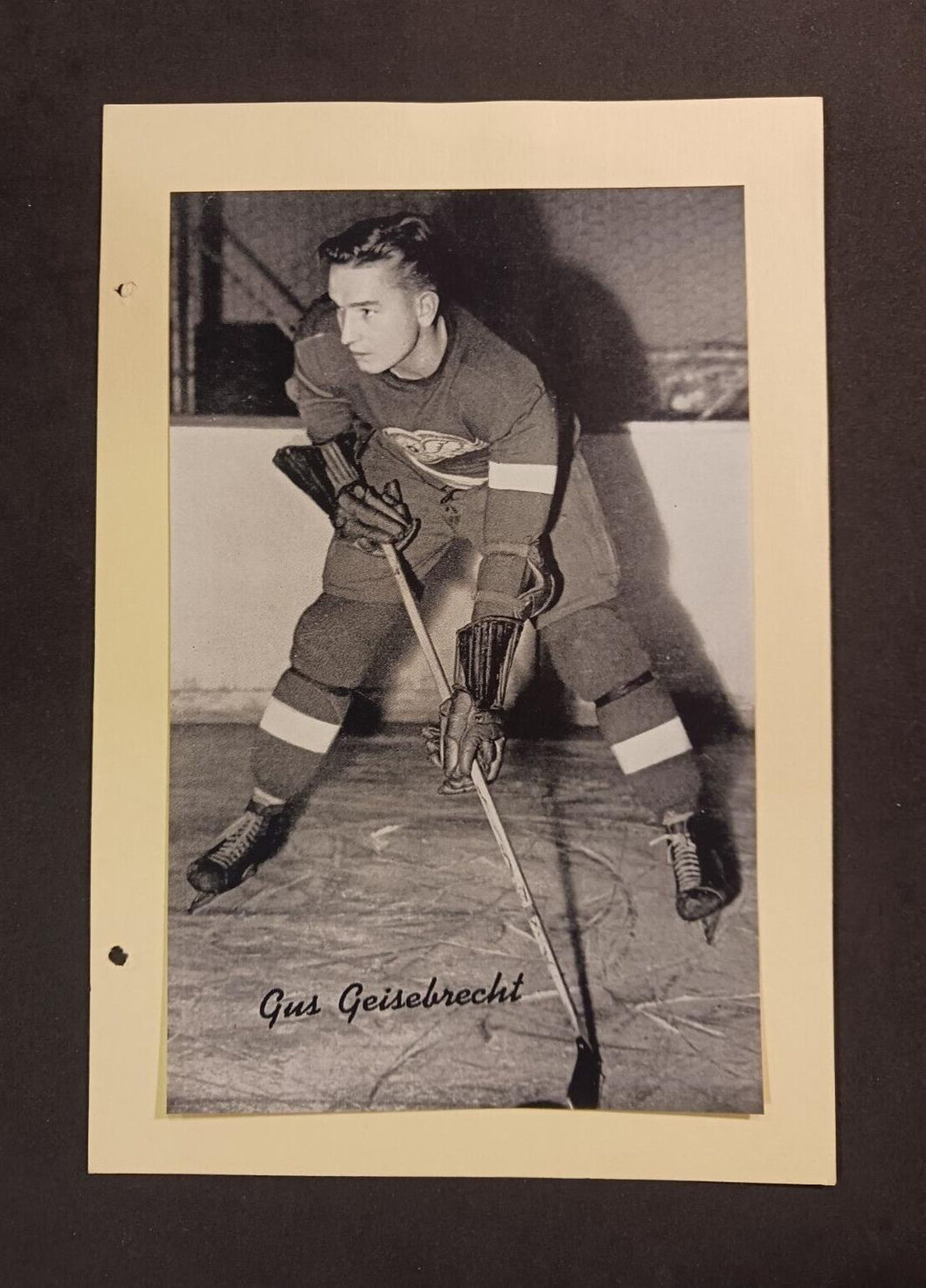 1934-43 Group I 1934-43 Group I Gus Giesebrecht Detroit RED WINGS Beehive