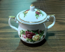 Load image into Gallery viewer, 2006 Royal Albert, Old Country Roses - Cream + Sugar, Mint
