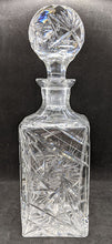 Load image into Gallery viewer, Beautiful Crystal Decanter With Stopper
