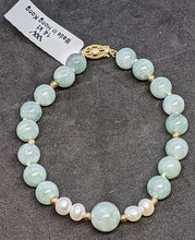 Load image into Gallery viewer, 14 Kt Yellow Gold, Jade &amp; Pearl Bead Bracelet - 8&quot;
