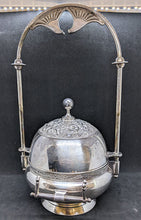Load image into Gallery viewer, Vintage Meriden Silver Plated Butter Dish With Stand
