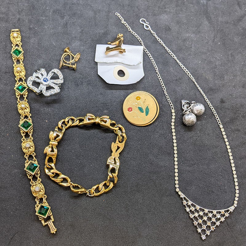 Lot Of Assorted Fashion Jewelry - Necklace / Bracelet Etc.