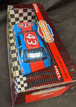 Load image into Gallery viewer, Richard Petty STP #43 Grand Prix 1:18 Diecast American Muscle
