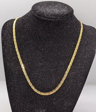Load image into Gallery viewer, Gold Tone 17&quot; Flat Link Necklace - Polished &amp; Hammered Design
