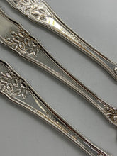 Load image into Gallery viewer, Oneida Rockford 1906 Rosemary Art Nouveau Silverplate Butter Spreaders
