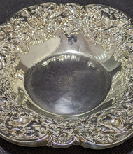 Load image into Gallery viewer, Vintage Sterling Silver Bowl - Wide Figural Rose Border
