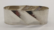 Load image into Gallery viewer, Vintage 900 Silver Wavy Oval Napkin Ring
