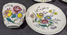 Load image into Gallery viewer, 4 COPELAND SPODE - Gainsborough - Tea Cup &amp; Saucers - New Mark
