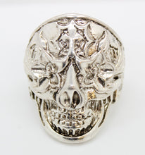 Load image into Gallery viewer, Silver Tone Skull Ring
